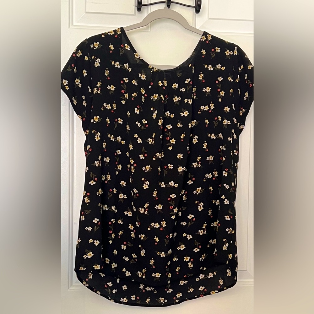 Zenobia Size 3X black floral blouse. Purchased from F21. Excellent condition.